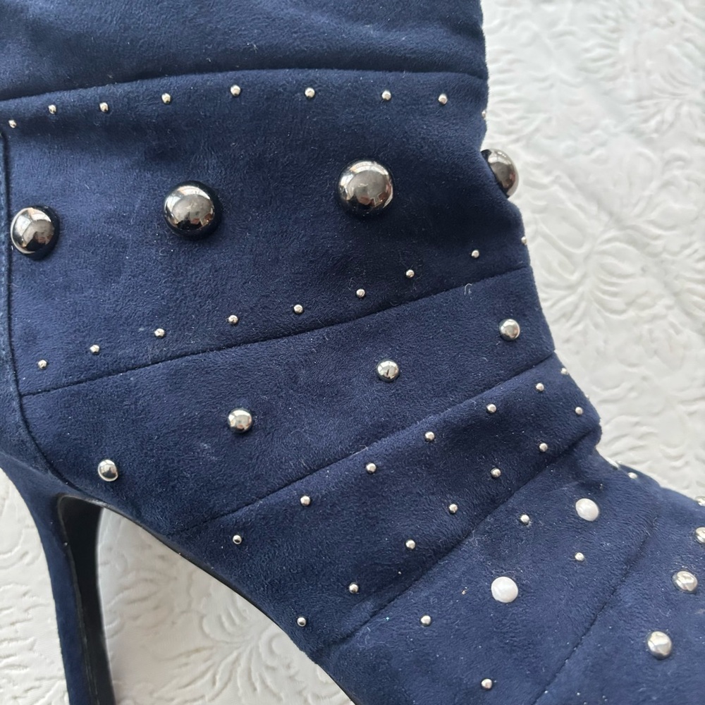 ❤️2/$15 or 3/$21❤️Metaphor Navy Blue Studded Ankle Boots, Size 8 - Picture 4 of 14